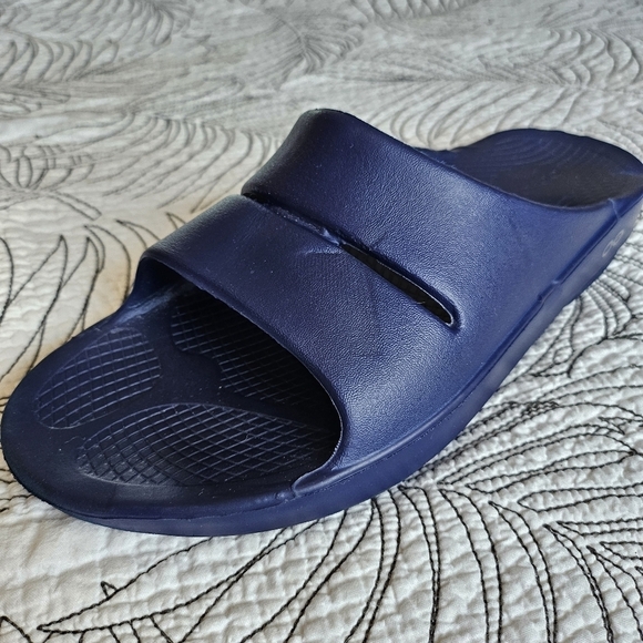 VGUC OOFOS Ooahh Recovery Slide Sandals Deep Navy Comfort Unisex M8 W10 - Picture 4 of 14